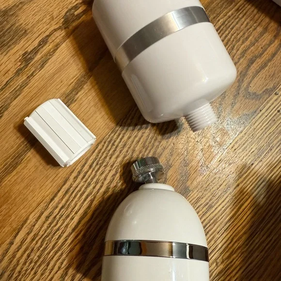 Berkey White Shower Head with Chrome Accents - Picture 5 of 5